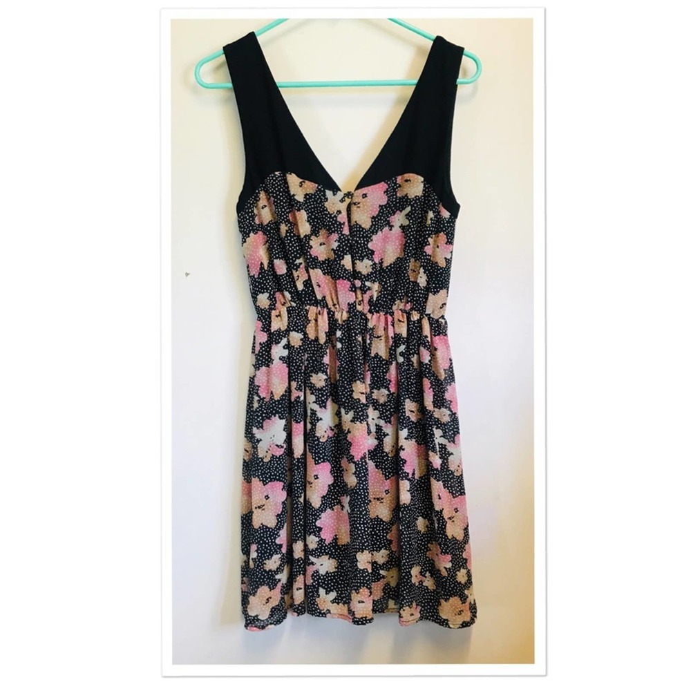 Pins & Needles Floral Polka Dot V-Neck Size Medium